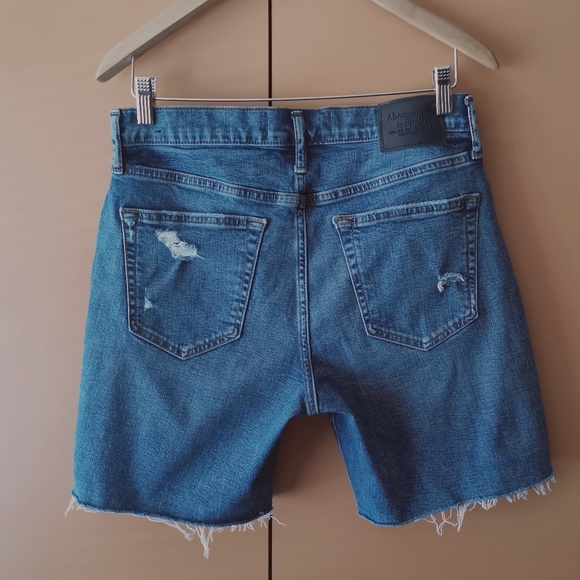 Abercrombie & Fitch Relaxed Fit Stretch Distressed 90's Denim Shorts (30) - Picture 7 of 10